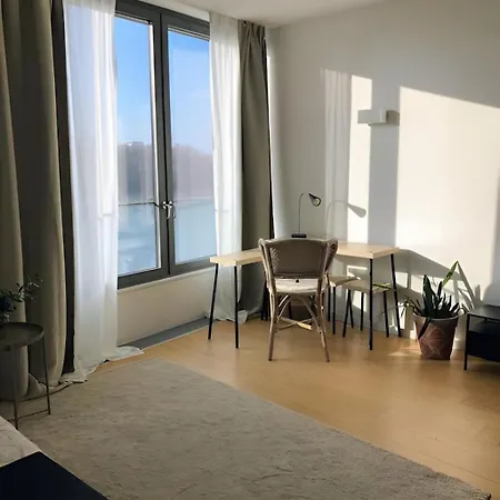 V Eurovea S Uzasnym Vyhladom Na Dunaj * Bratislava