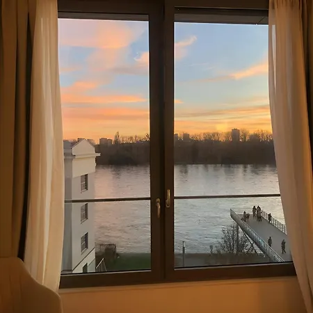 Apartment V Eurovea S Uzasnym Vyhladom Na Dunaj