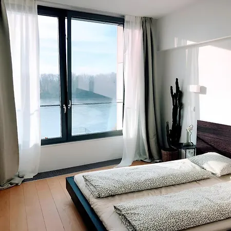 V Eurovea S Uzasnym Vyhladom Na Dunaj דירה ברטיסלאבה