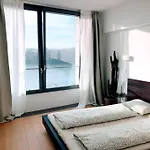 V Eurovea S Uzasnym Vyhladom Na Dunaj Appartamento Bratislava