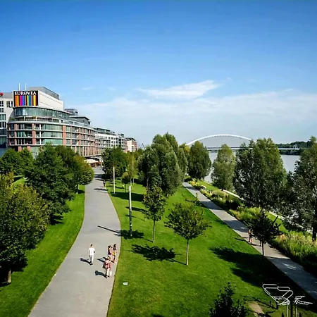 V Eurovea S Uzasnym Vyhladom Na Dunaj Апартаменти *